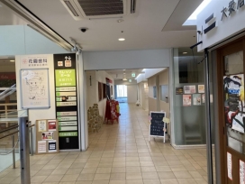 ガレッソ内写真　この通路を直進します。